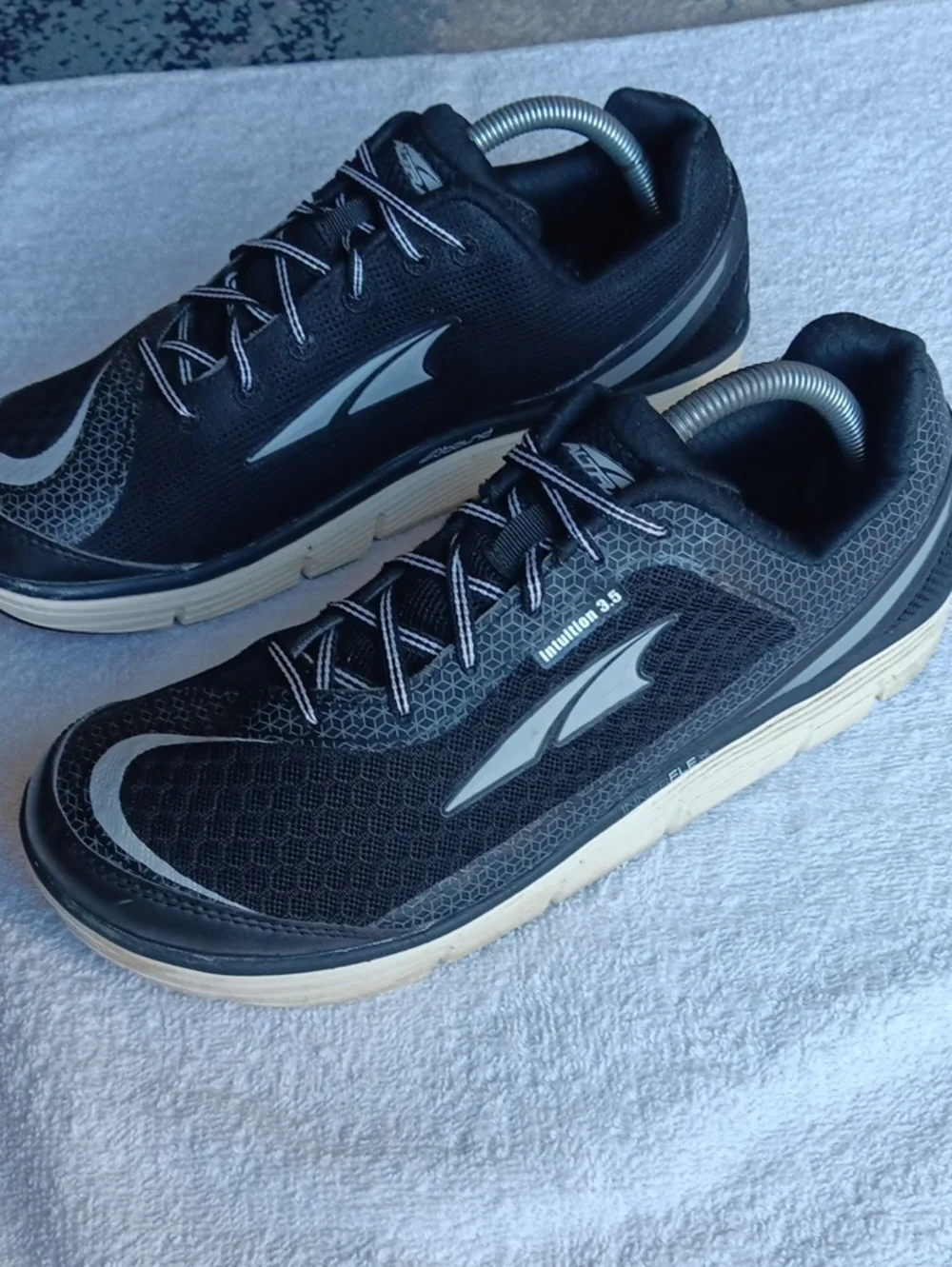 Altra Intuition 3.5 Athletic Shoes